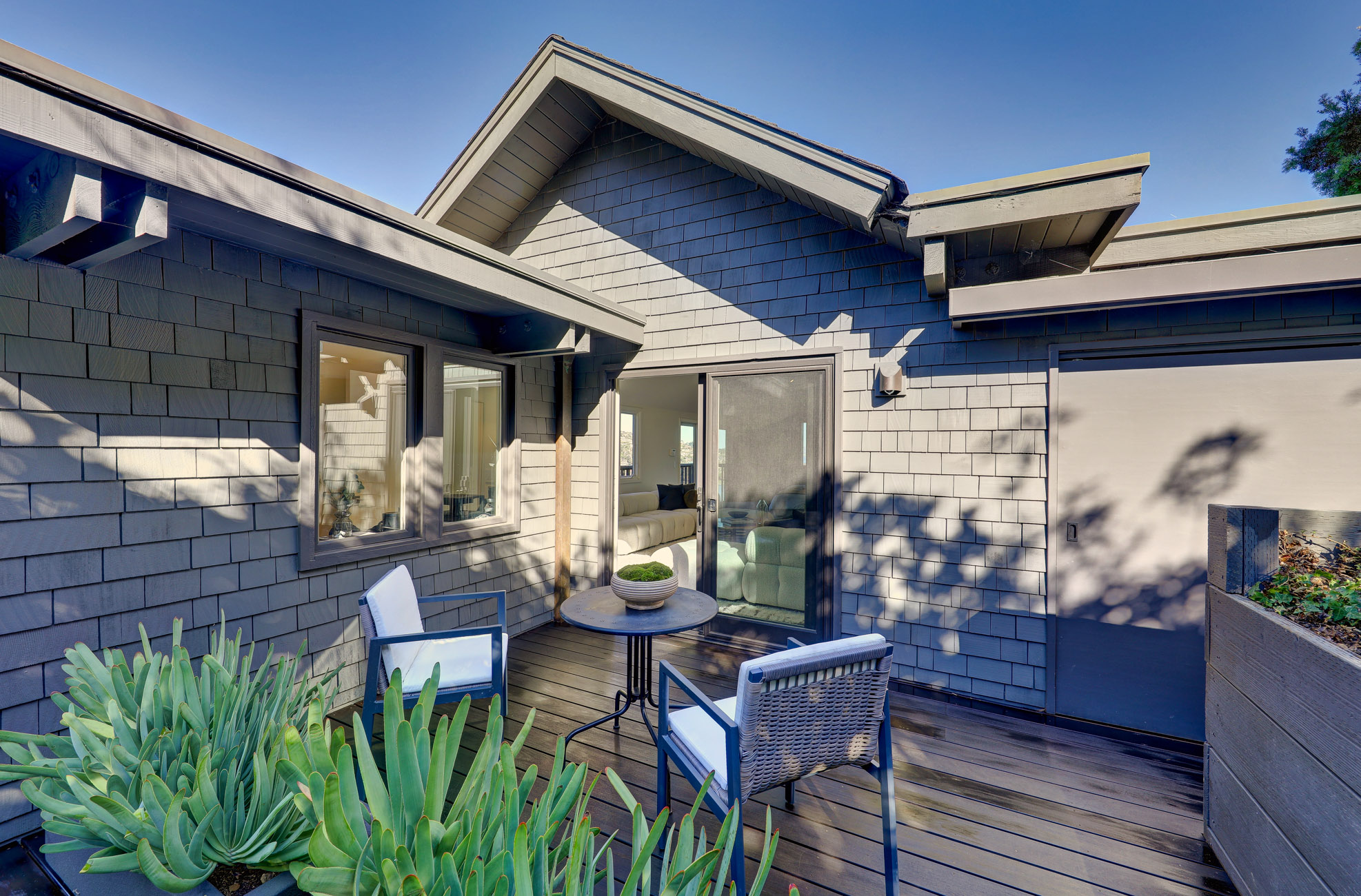 Private & Gated Contemporary Renovation – image 26