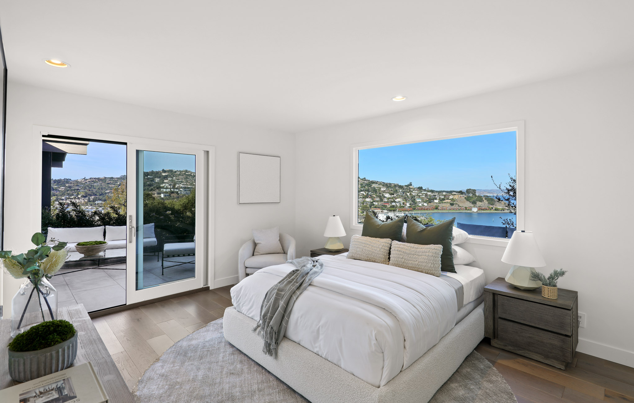 Private & Gated Contemporary Renovation – image 27