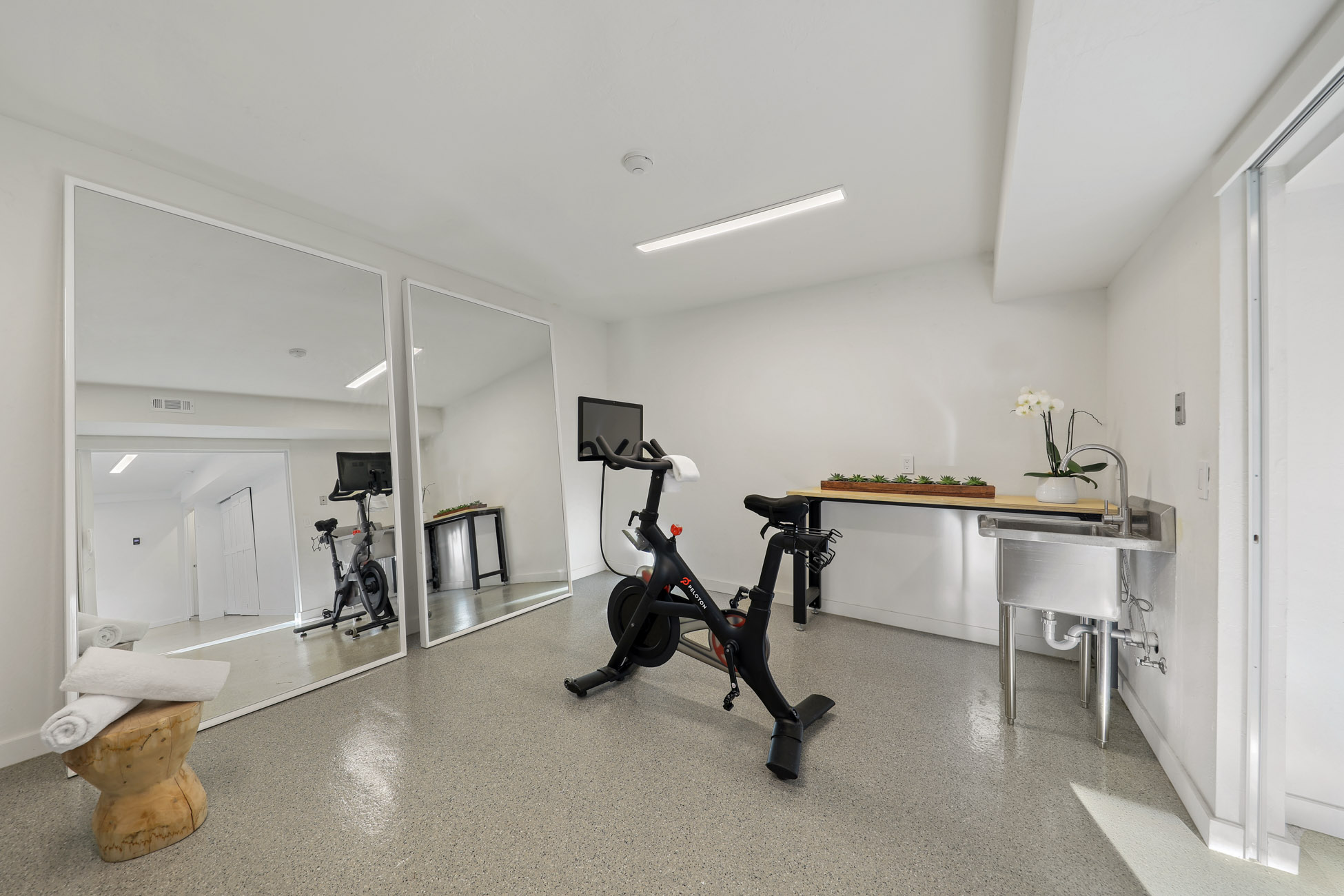 Private & Gated Contemporary Renovation – image 33