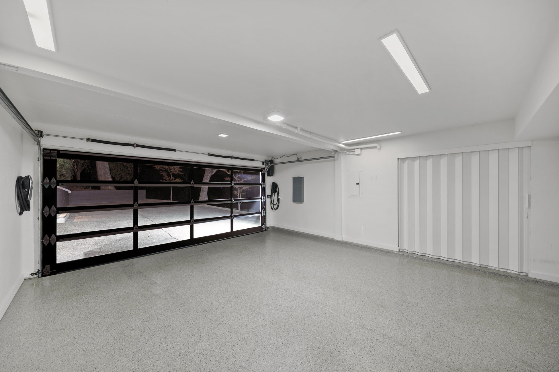 Private & Gated Contemporary Renovation – image 34