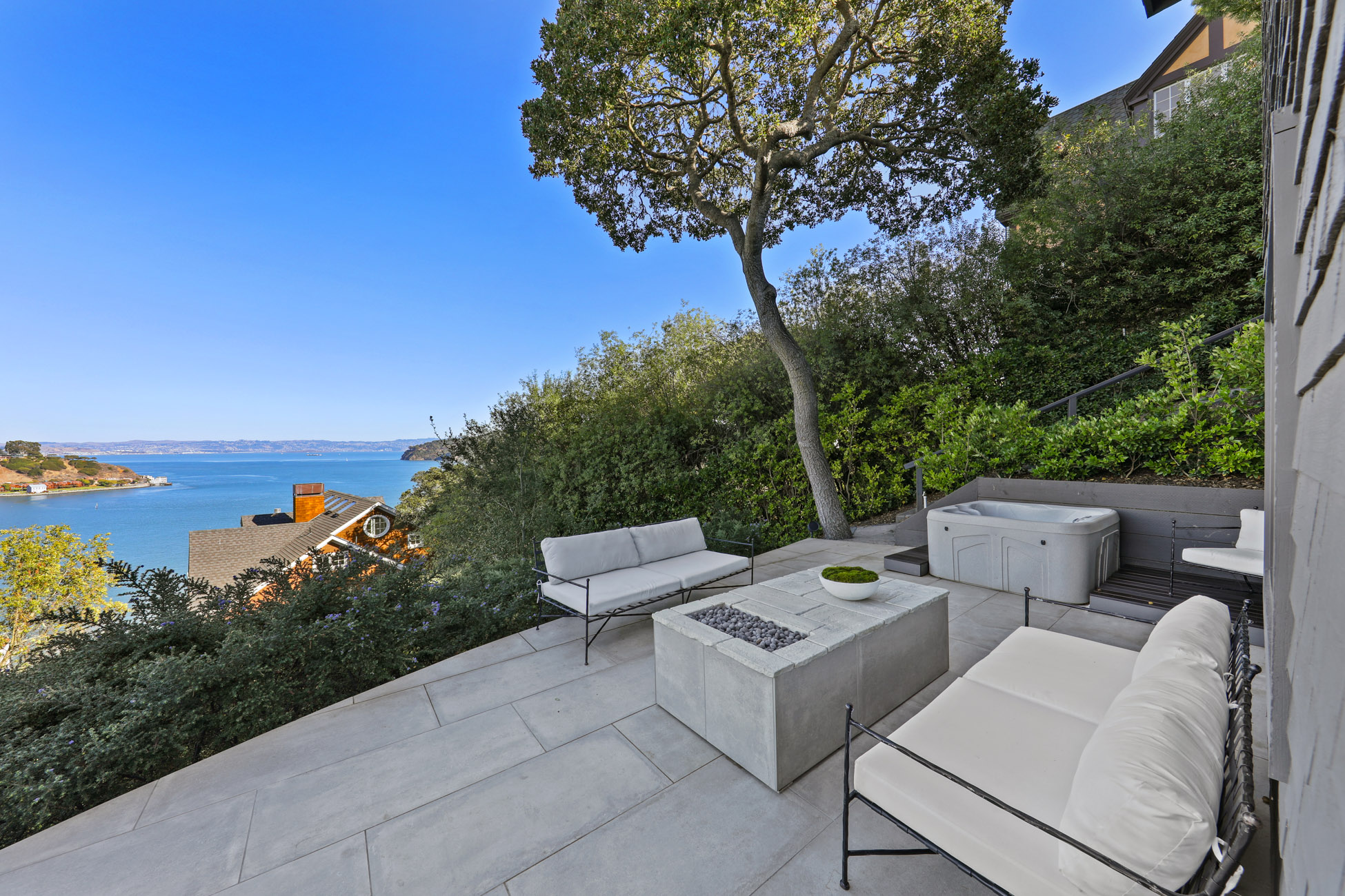 Private & Gated Contemporary Renovation – image 36