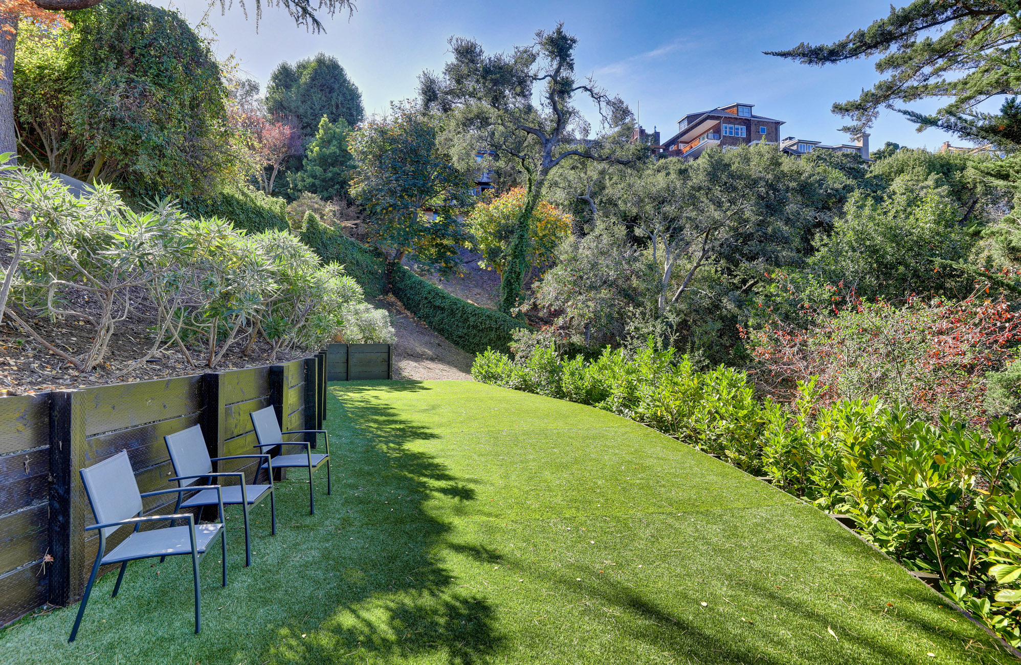 Private & Gated Contemporary Renovation – image 39
