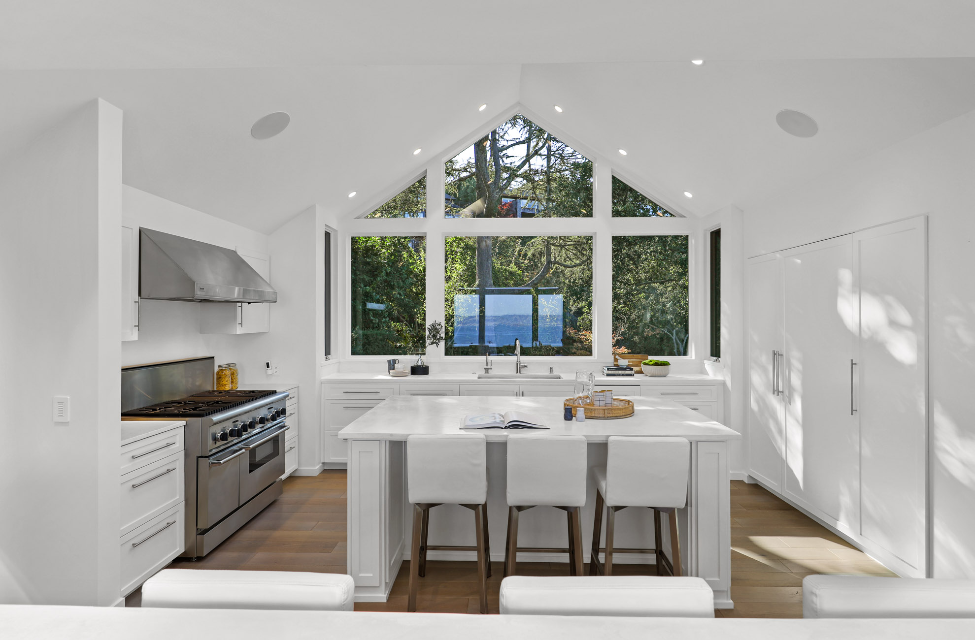 Private & Gated Contemporary Renovation – image 4