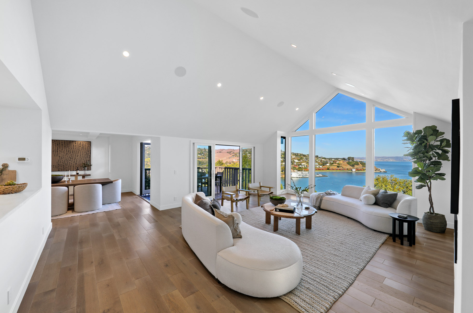 Private & Gated Contemporary Renovation – image 8