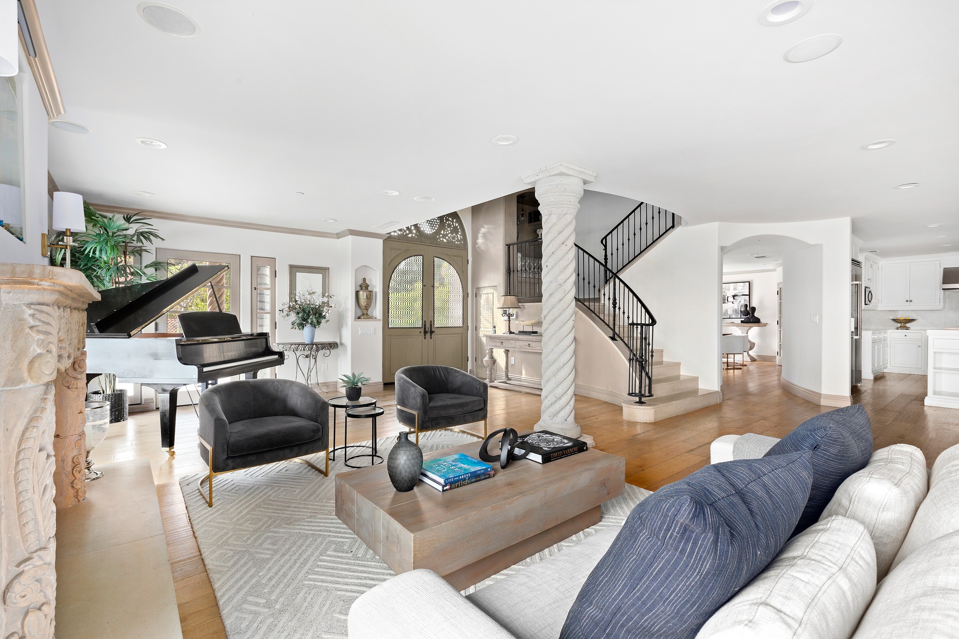 16479 Royal Hills Dr, Encino, CA – image 5