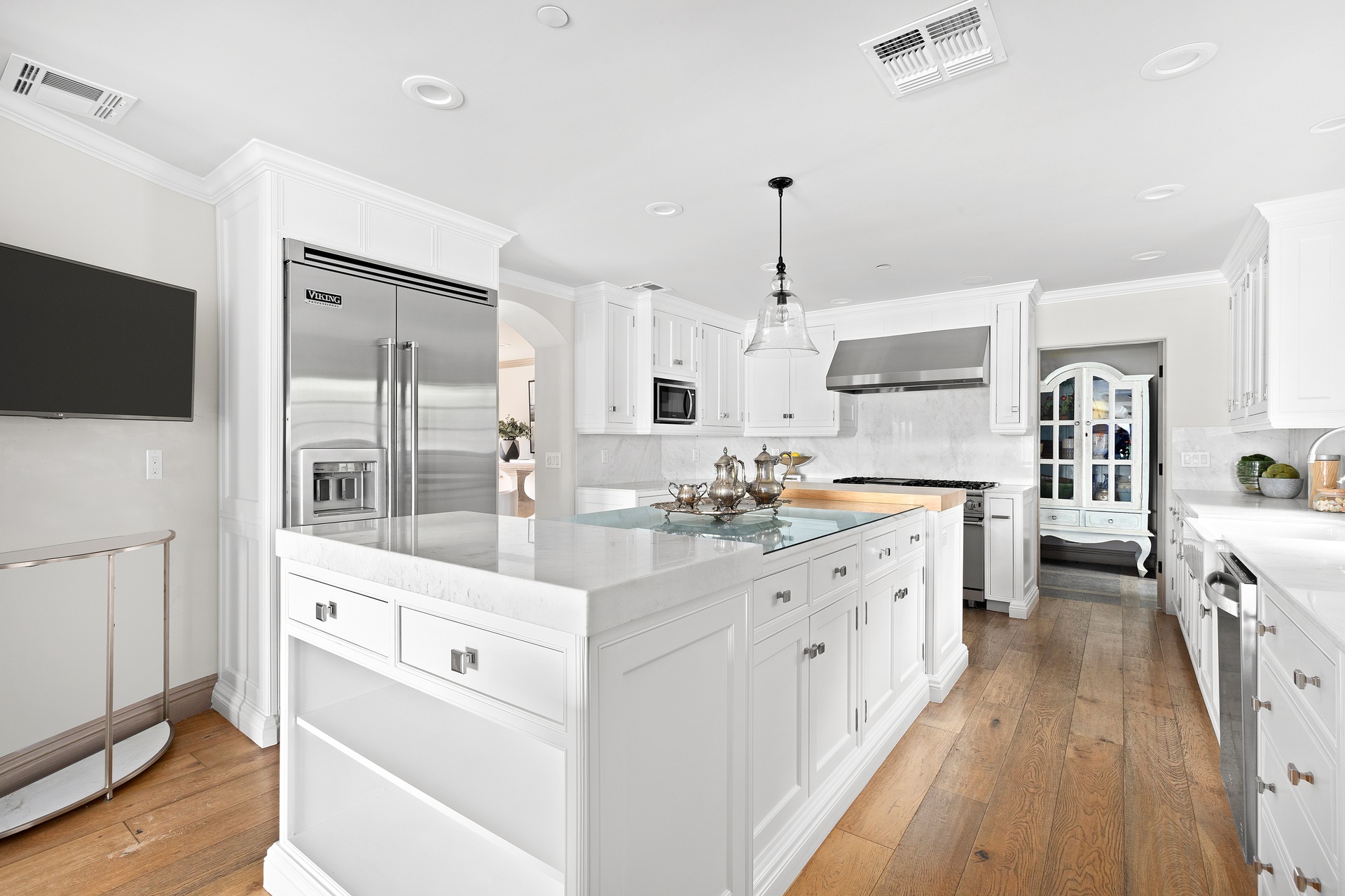 16479 Royal Hills Dr, Encino, CA – image 15