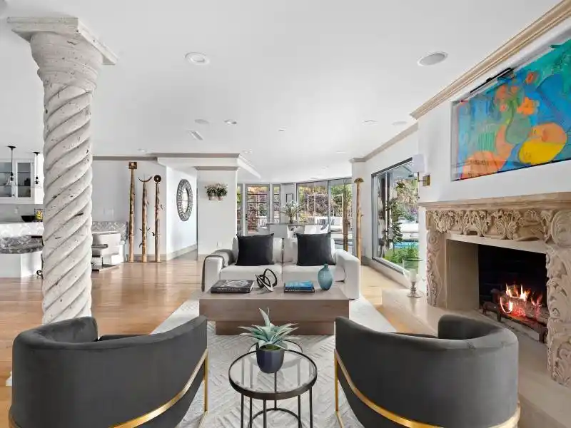 16479 Royal Hills Dr, Encino, CA – image 6