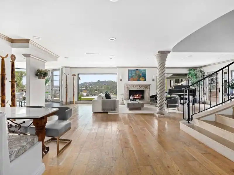 16479 Royal Hills Dr, Encino, CA – image 8