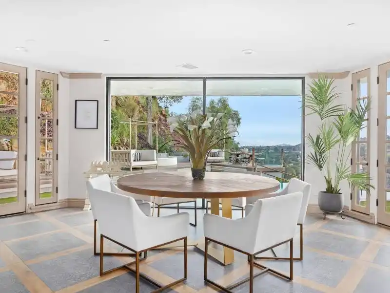 16479 Royal Hills Dr, Encino, CA – image 9