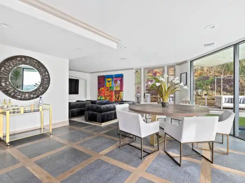 16479 Royal Hills Dr, Encino, CA – image 10