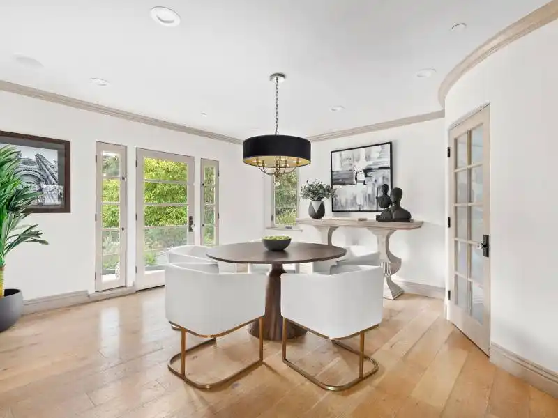16479 Royal Hills Dr, Encino, CA – image 12