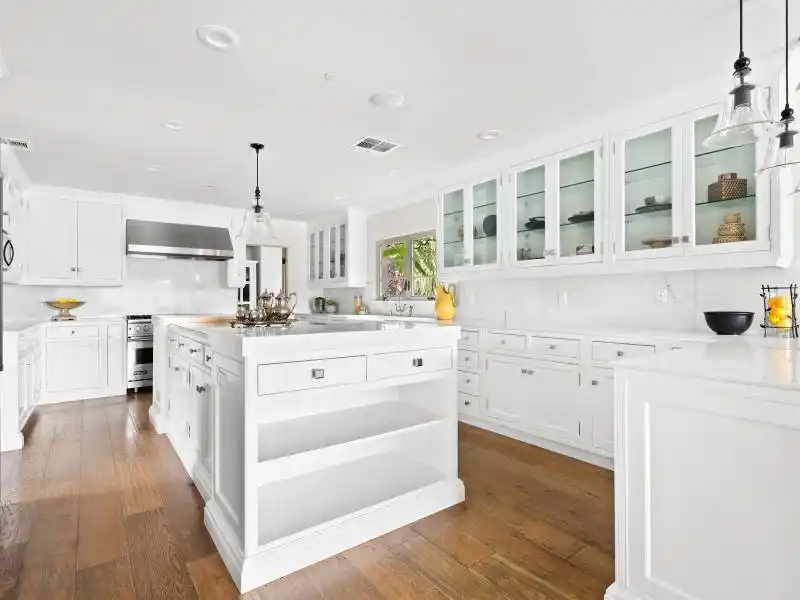 16479 Royal Hills Dr, Encino, CA – image 14