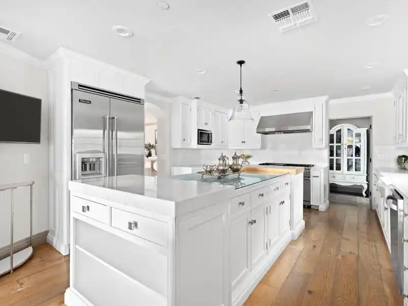 16479 Royal Hills Dr, Encino, CA – image 15