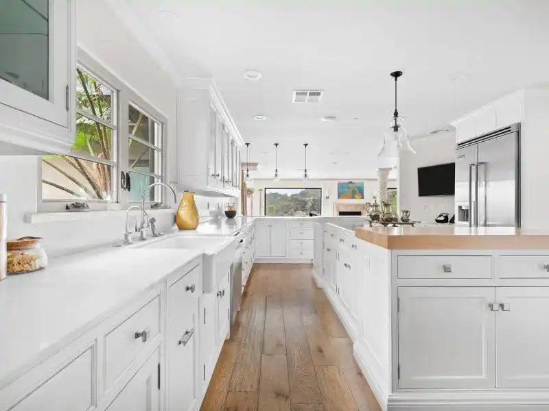16479 Royal Hills Dr, Encino, CA – image 16