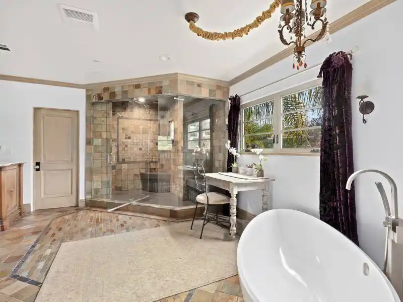 16479 Royal Hills Dr, Encino, CA – image 20