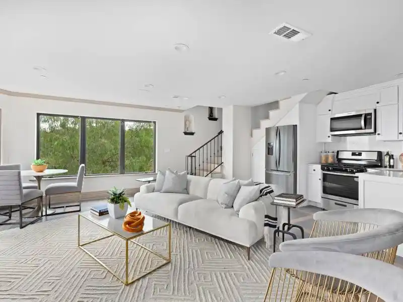 16479 Royal Hills Dr, Encino, CA – image 28