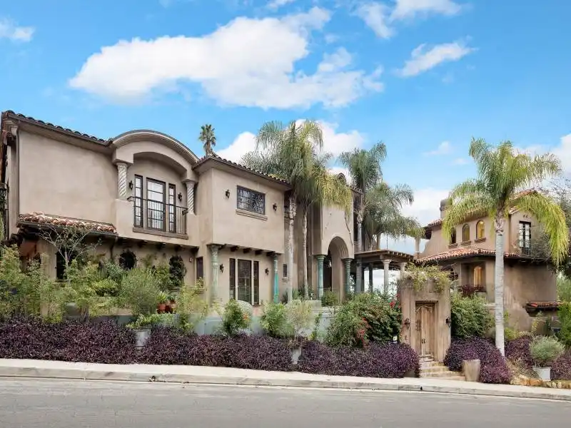 16479 Royal Hills Dr, Encino, CA – image 31