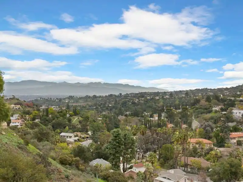 16479 Royal Hills Dr, Encino, CA – image 32