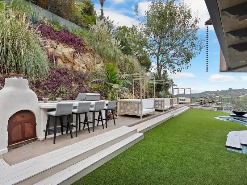 16479 Royal Hills Dr, Encino, CA – image 33