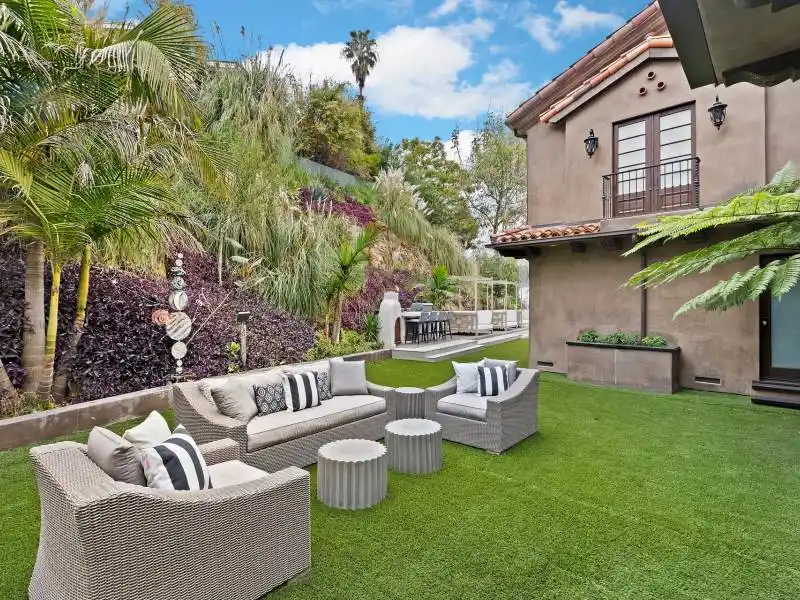 16479 Royal Hills Dr, Encino, CA – image 34