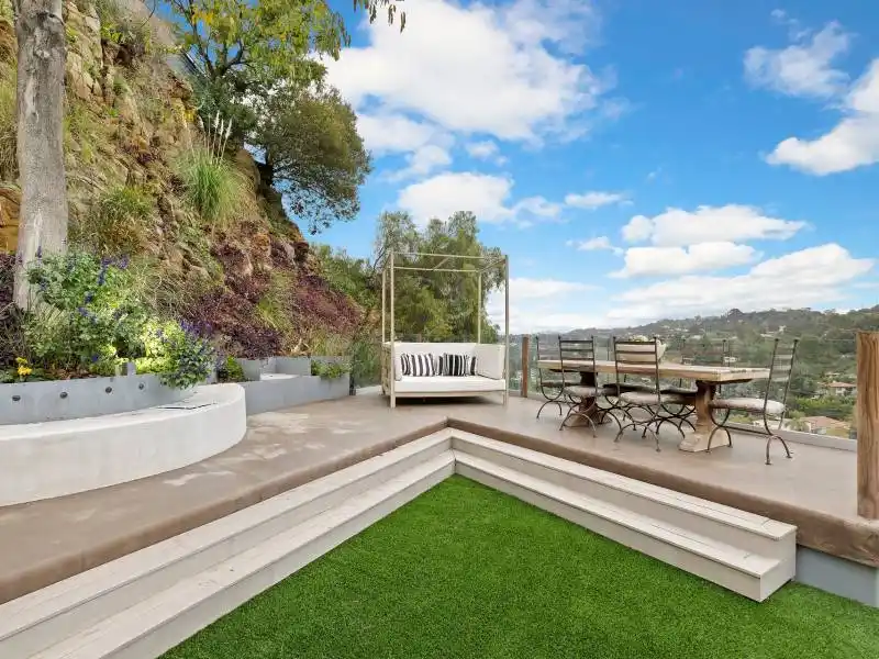 16479 Royal Hills Dr, Encino, CA – image 35