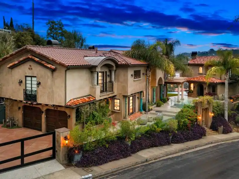 16479 Royal Hills Dr, Encino, CA – image 3