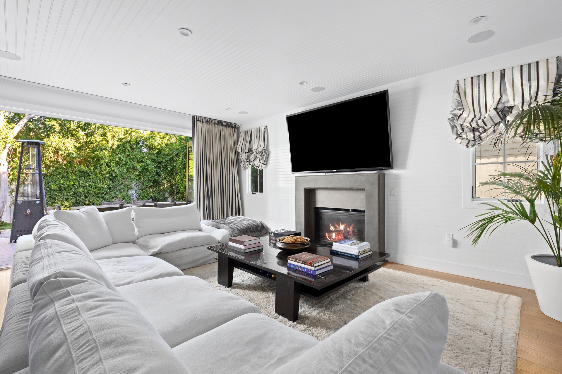 1738 Nichols Canyon Rd, Los Angeles – image 4