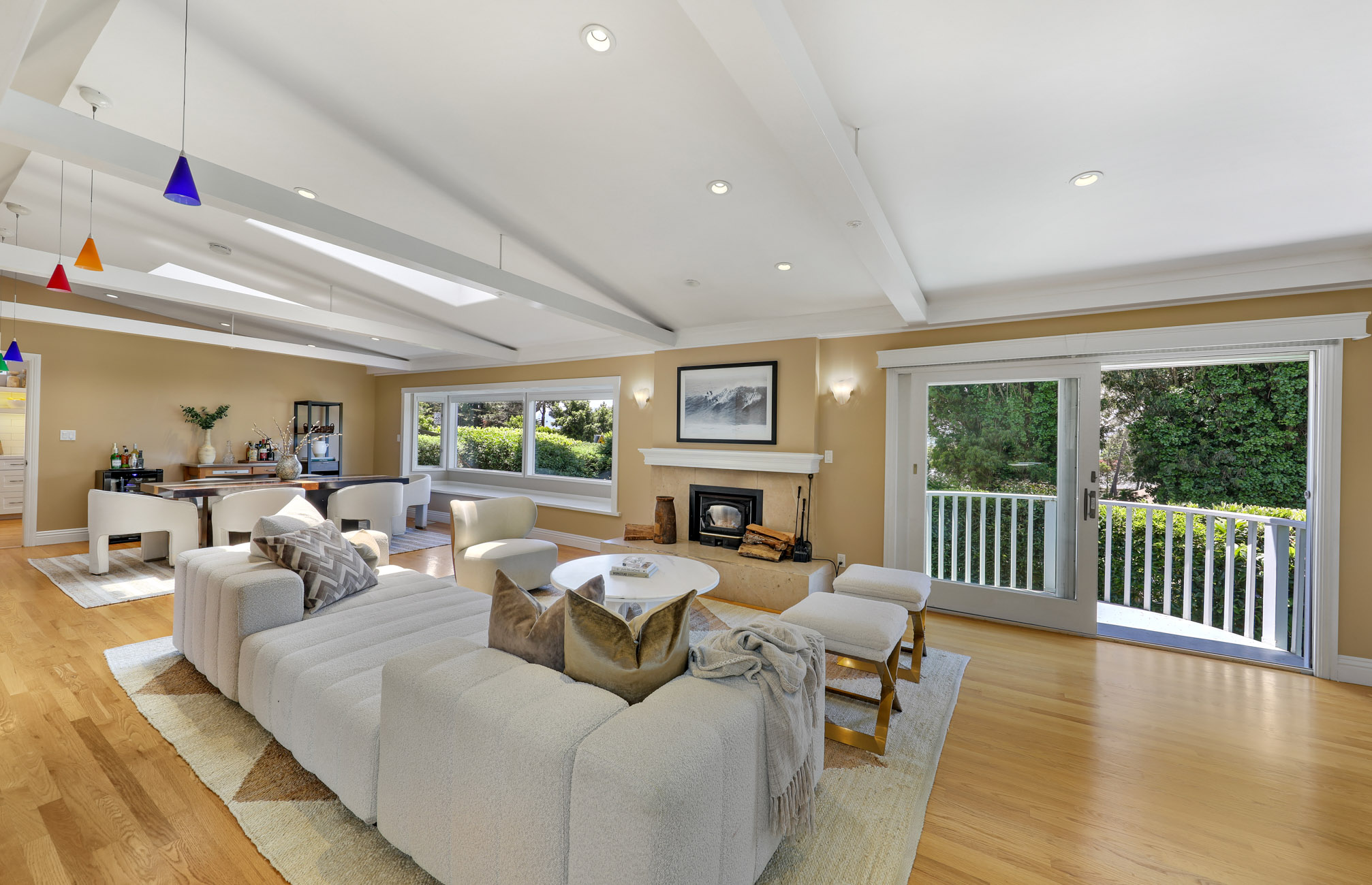 Easy Living In Del Mar Estates – image 2