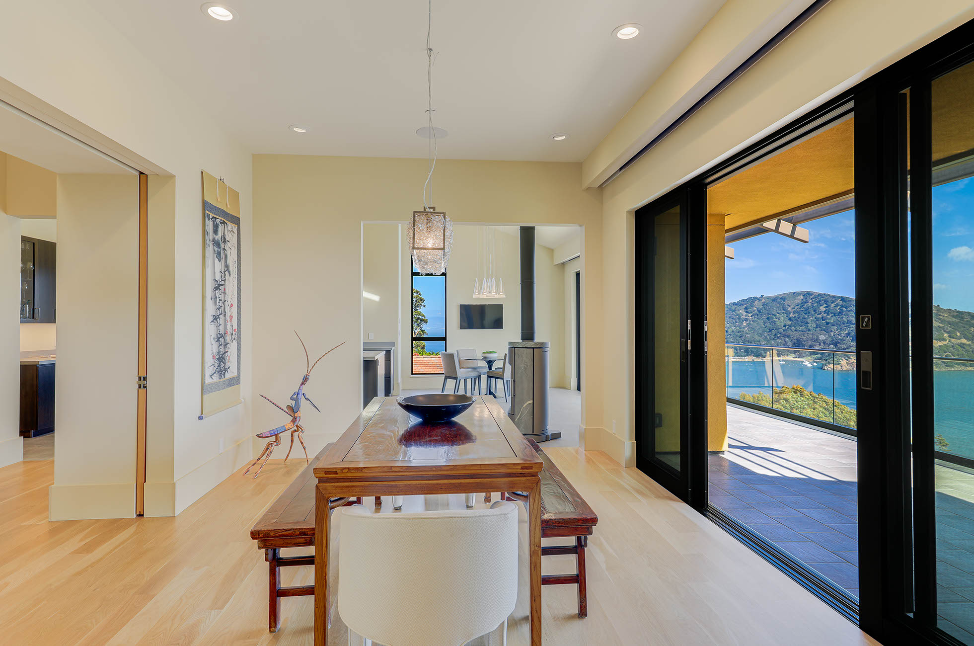 STATE OF THE ART CONTEMPORARY RETREAT WITH WORLD CLASS VIEWS – image 9