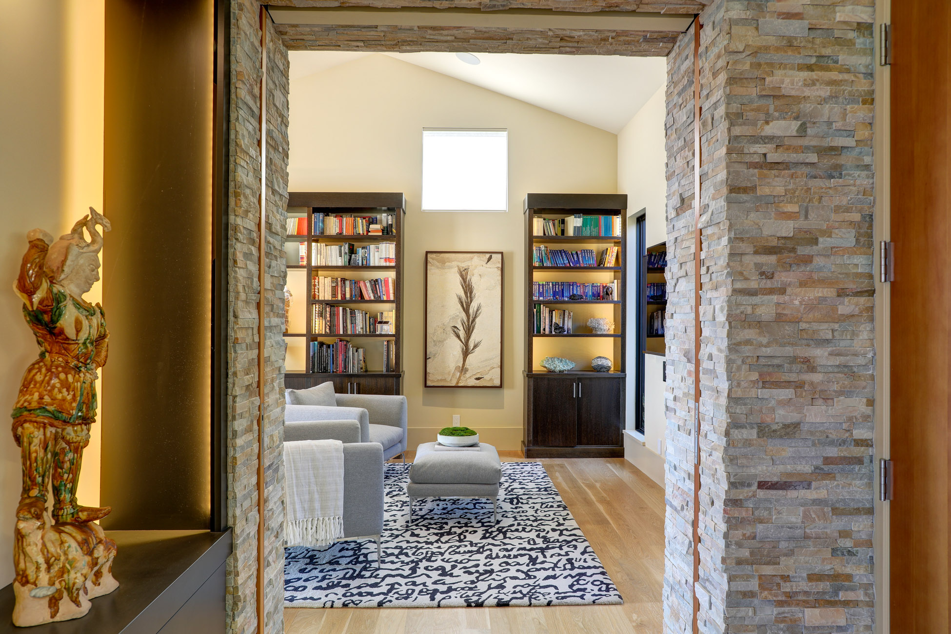 STATE OF THE ART CONTEMPORARY RETREAT WITH WORLD CLASS VIEWS – image 10