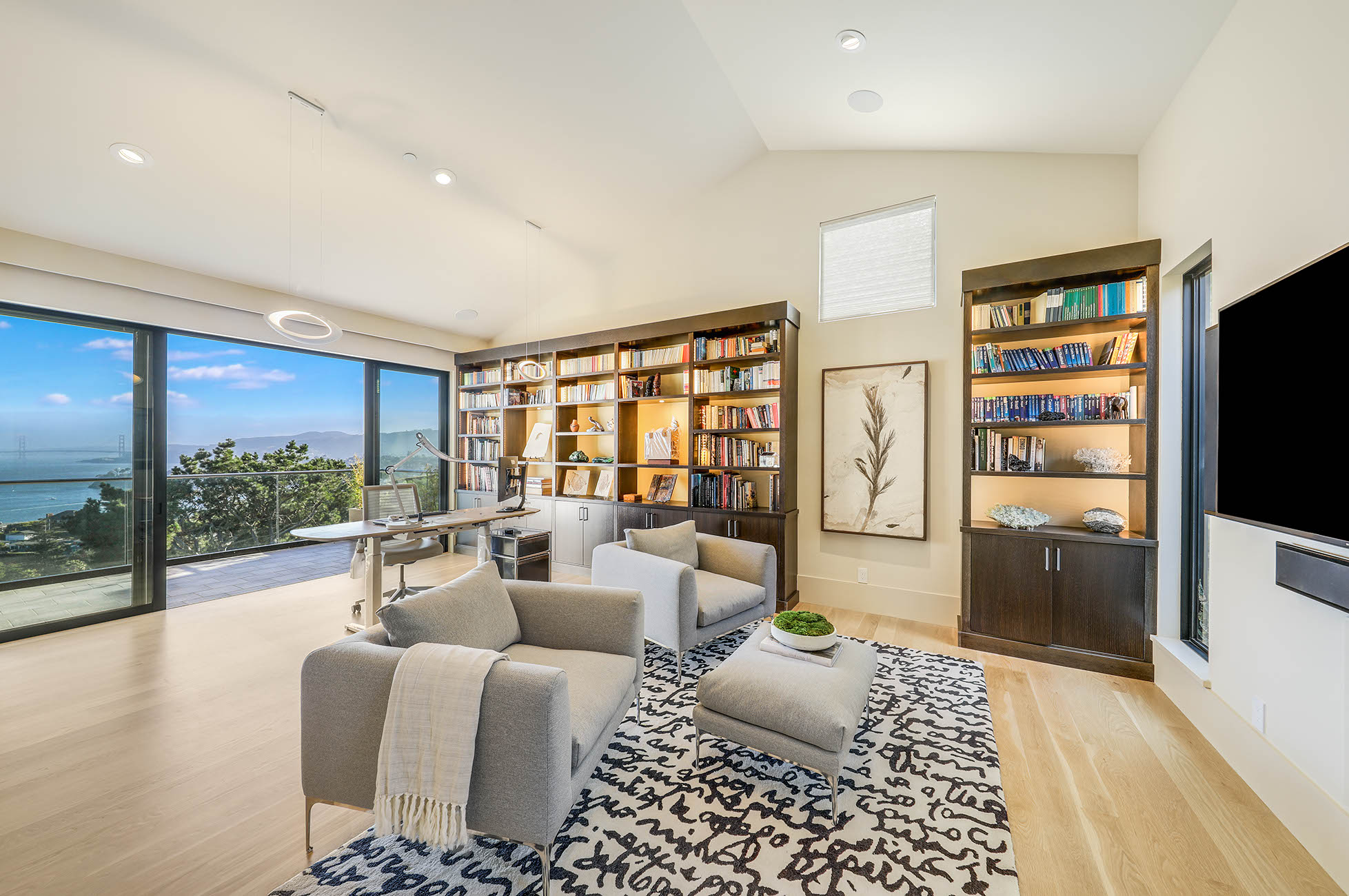 STATE OF THE ART CONTEMPORARY RETREAT WITH WORLD CLASS VIEWS – image 11