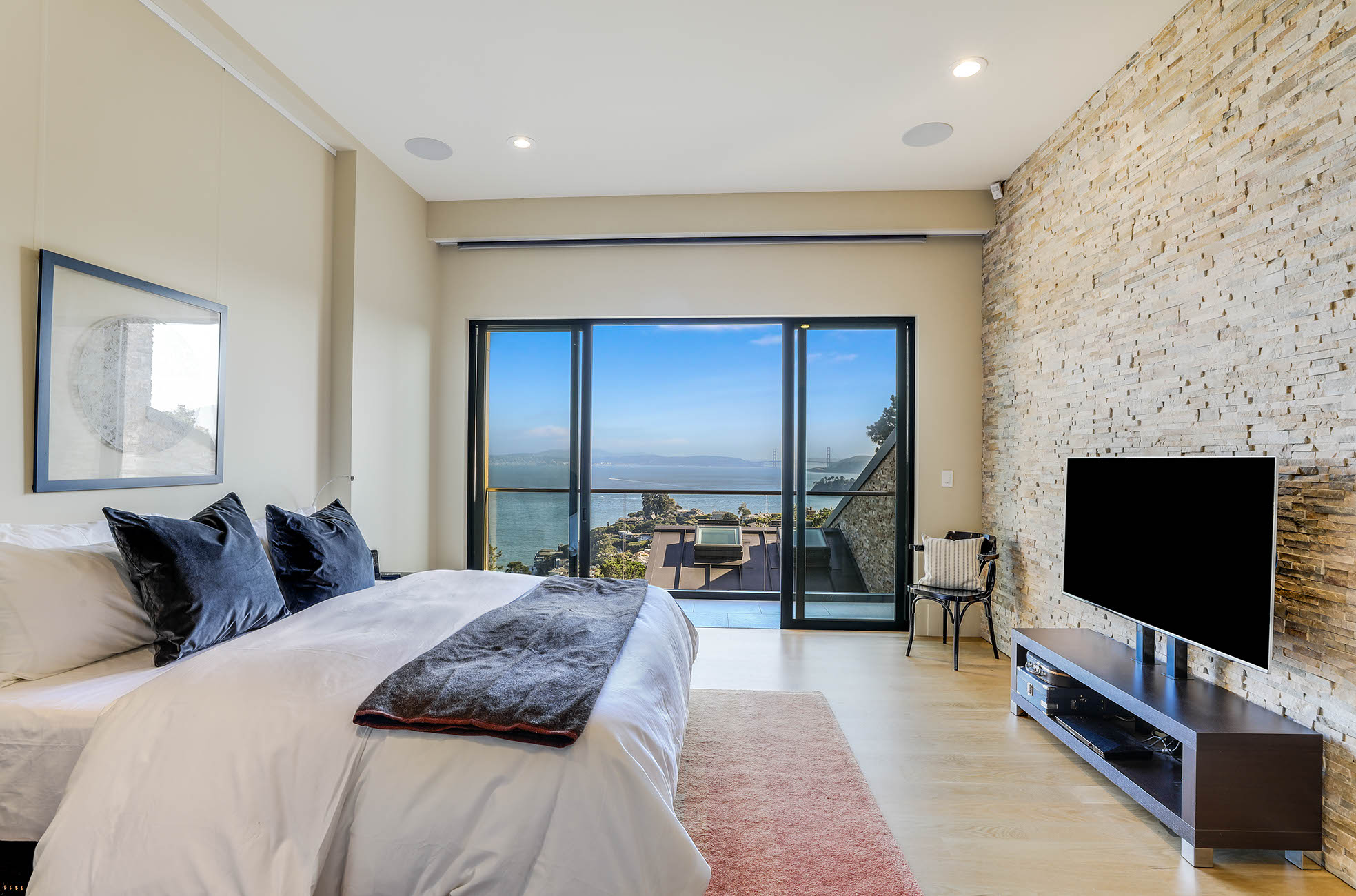 STATE OF THE ART CONTEMPORARY RETREAT WITH WORLD CLASS VIEWS – image 15