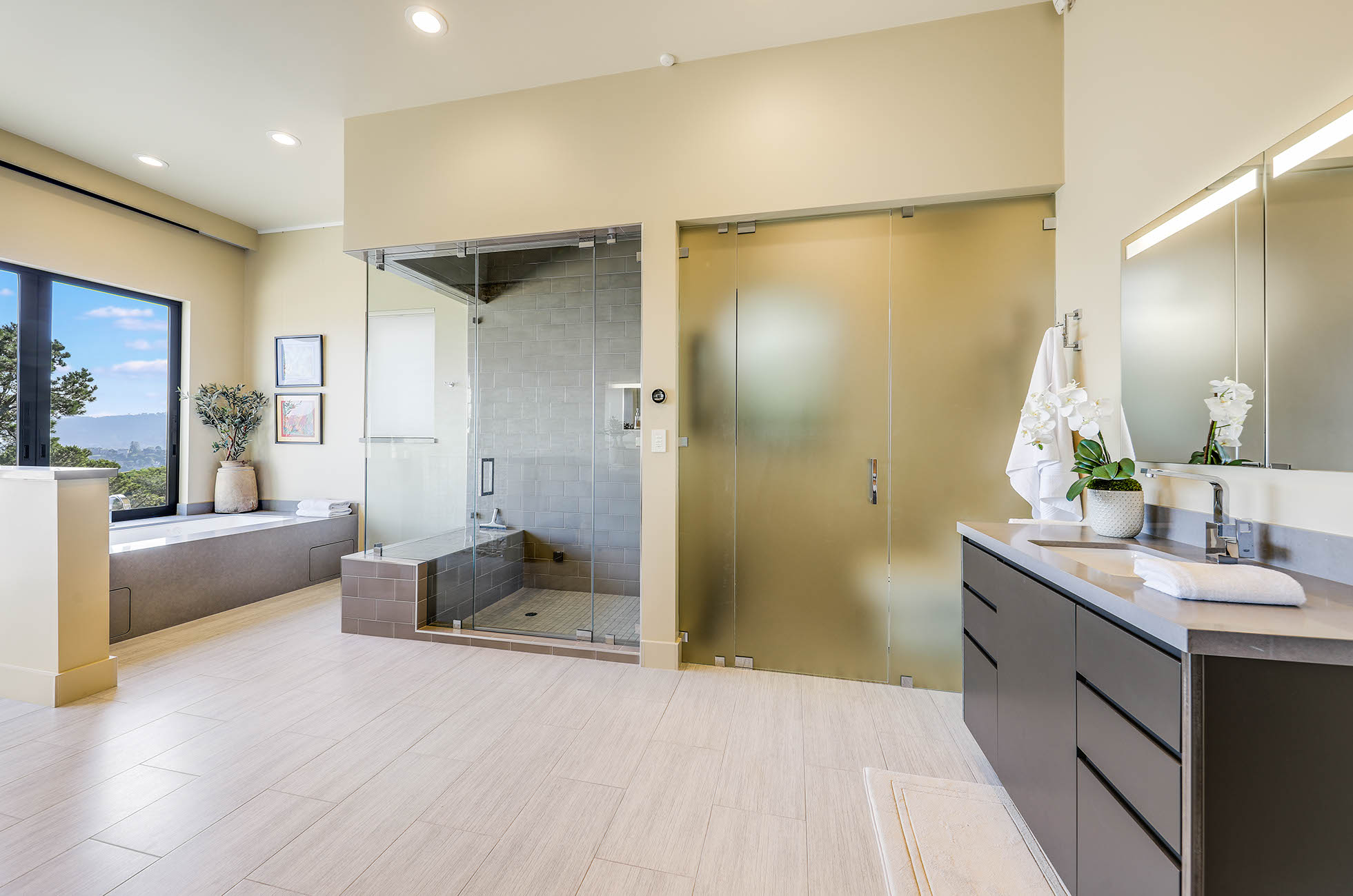 STATE OF THE ART CONTEMPORARY RETREAT WITH WORLD CLASS VIEWS – image 16