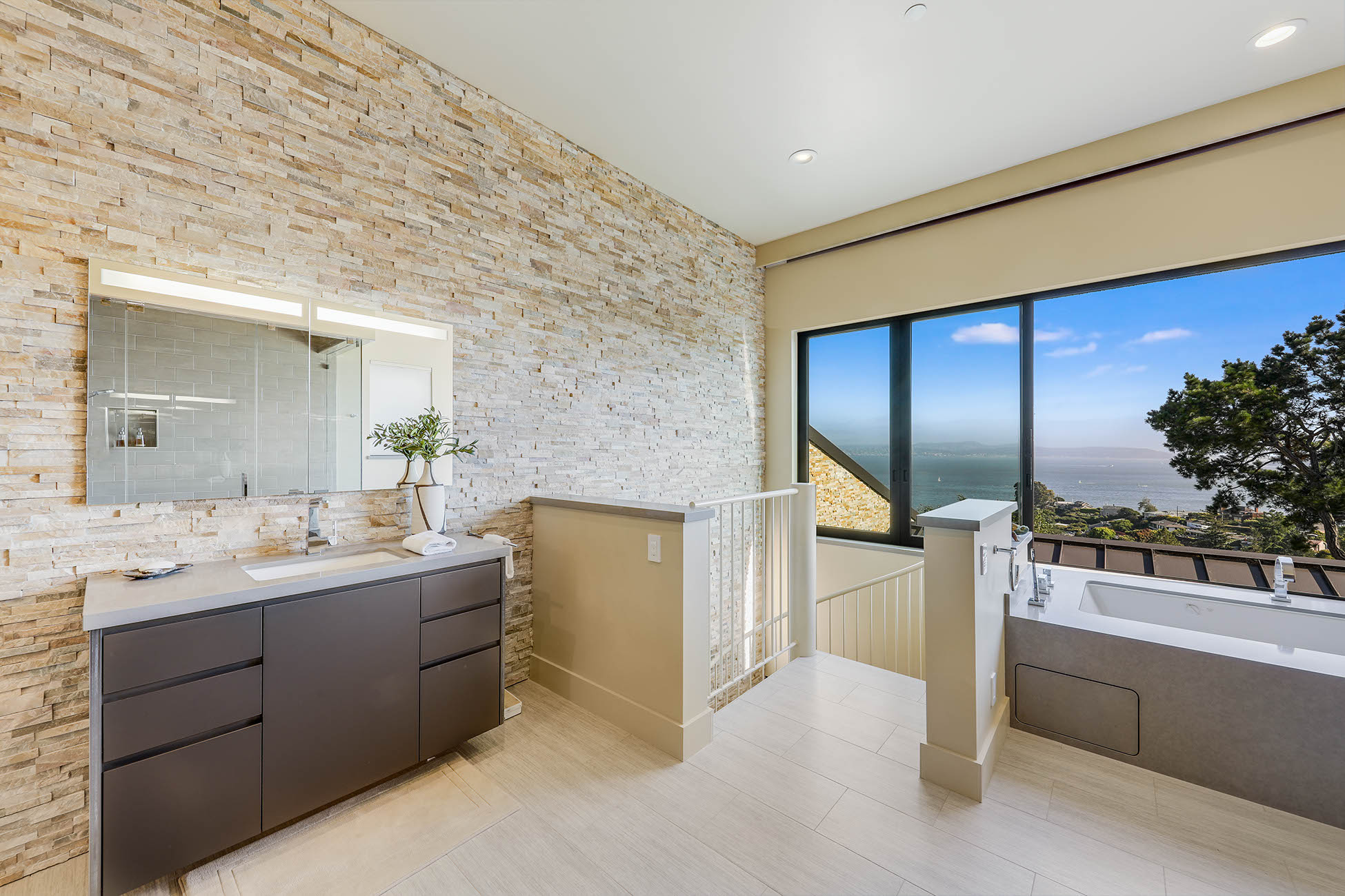 STATE OF THE ART CONTEMPORARY RETREAT WITH WORLD CLASS VIEWS – image 17