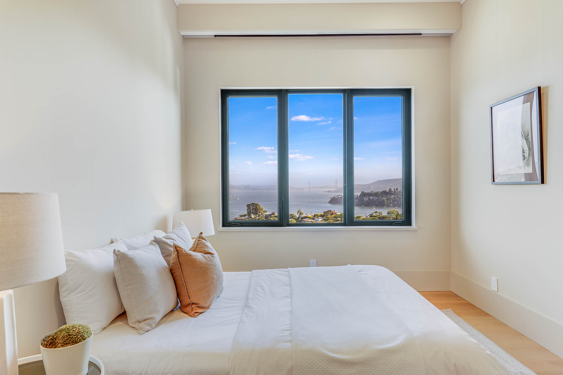 STATE OF THE ART CONTEMPORARY RETREAT WITH WORLD CLASS VIEWS – image 19