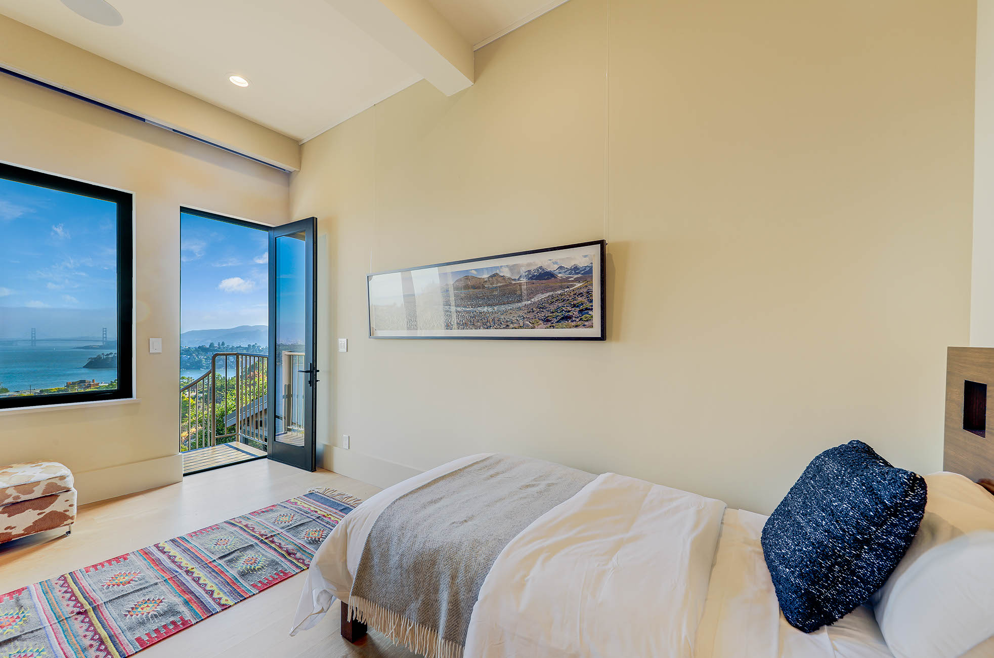 STATE OF THE ART CONTEMPORARY RETREAT WITH WORLD CLASS VIEWS – image 20