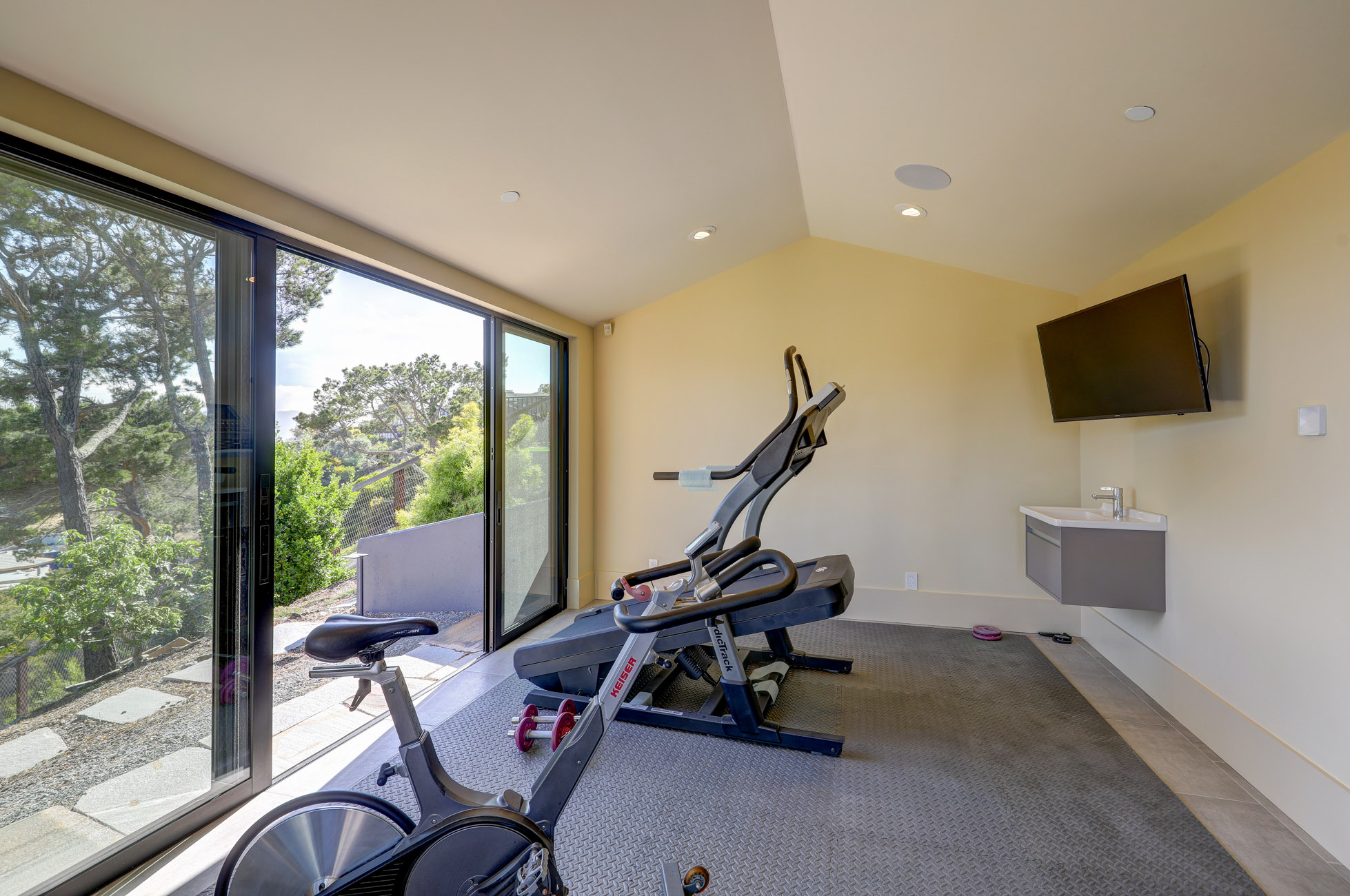 STATE OF THE ART CONTEMPORARY RETREAT WITH WORLD CLASS VIEWS – image 27