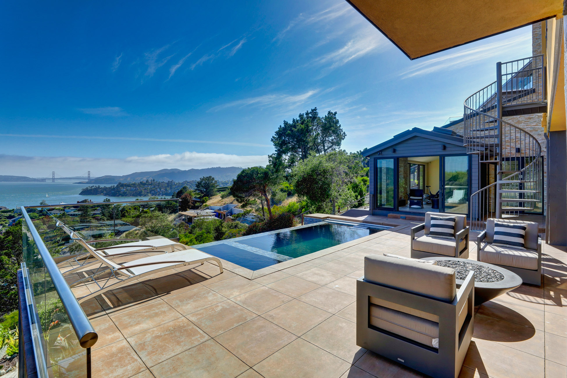 STATE OF THE ART CONTEMPORARY RETREAT WITH WORLD CLASS VIEWS – image 28