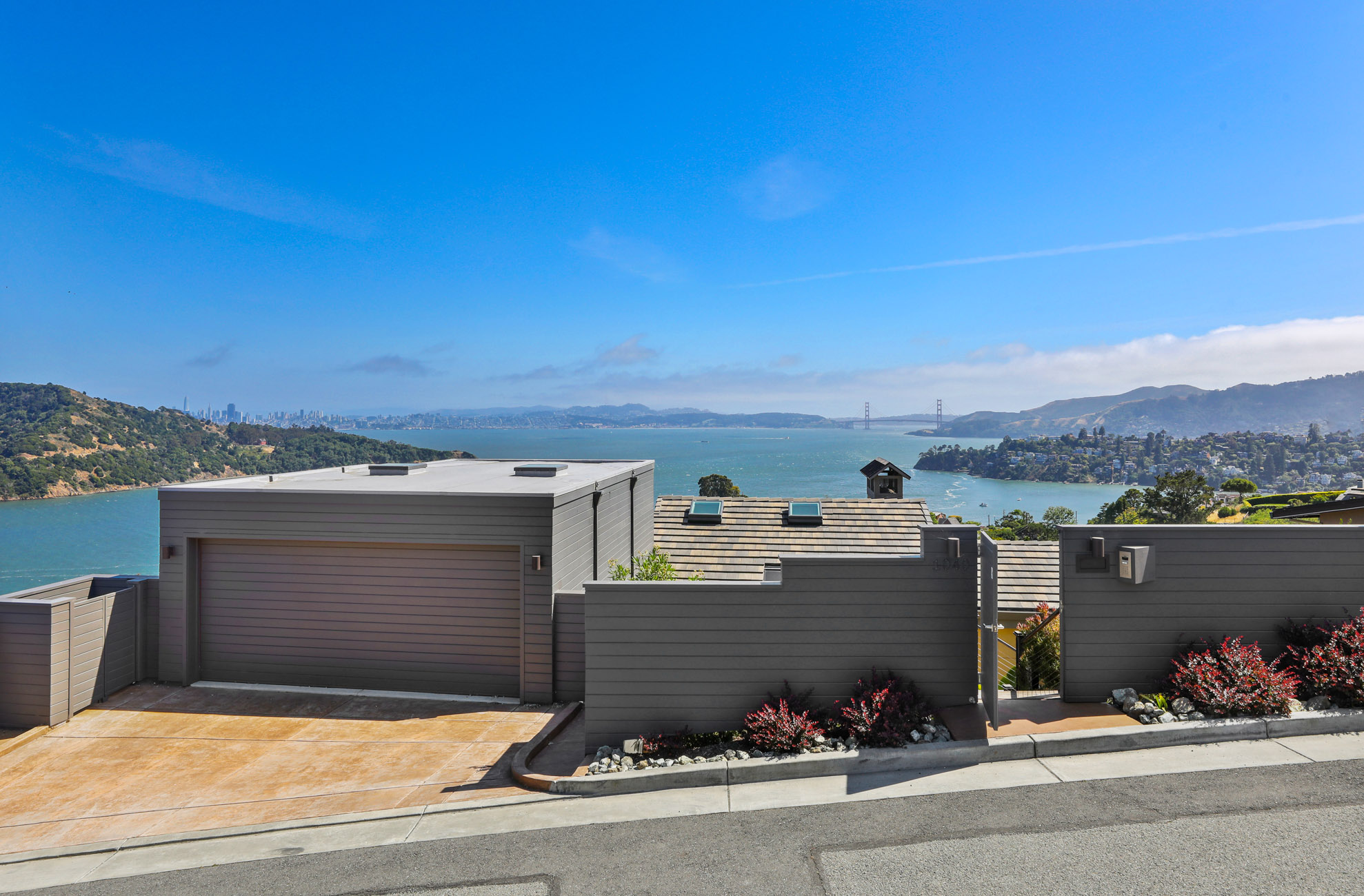 STATE OF THE ART CONTEMPORARY RETREAT WITH WORLD CLASS VIEWS – image 30