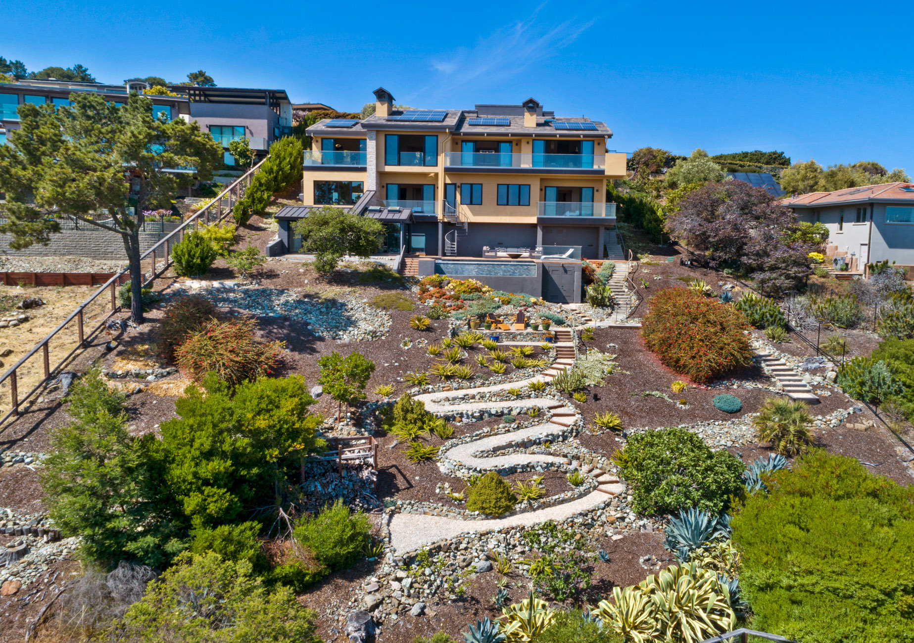 STATE OF THE ART CONTEMPORARY RETREAT WITH WORLD CLASS VIEWS – image 1