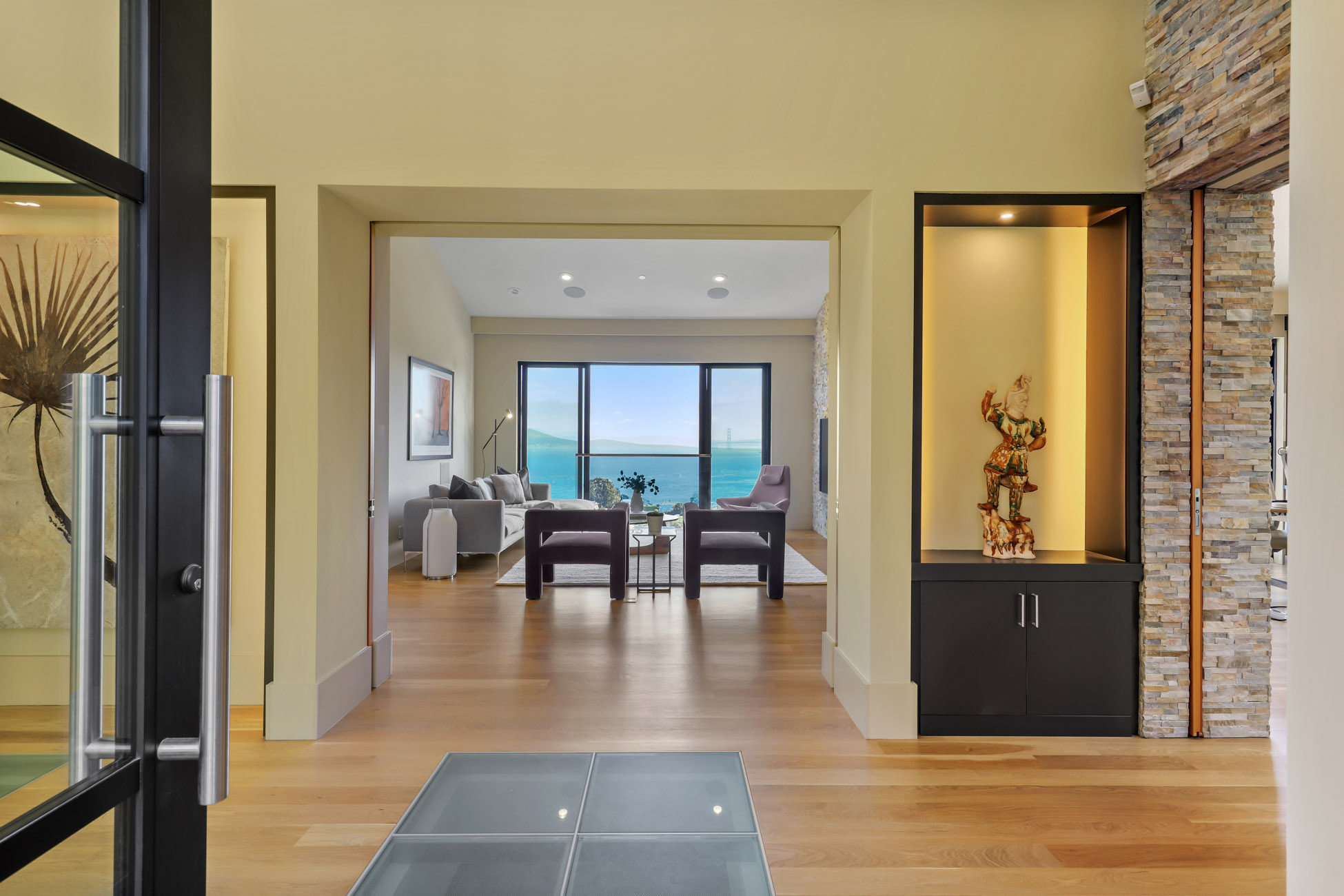 STATE OF THE ART CONTEMPORARY RETREAT WITH WORLD CLASS VIEWS – image 2