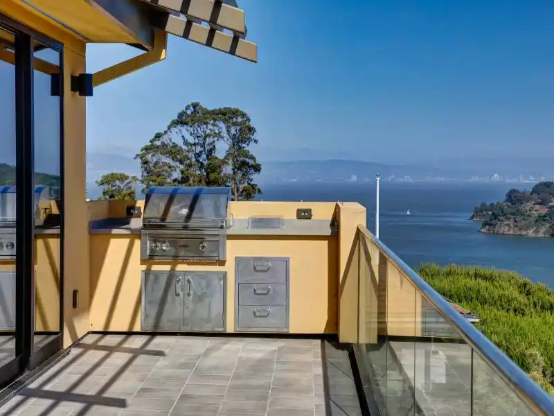STATE OF THE ART CONTEMPORARY RETREAT WITH WORLD CLASS VIEWS – image 13