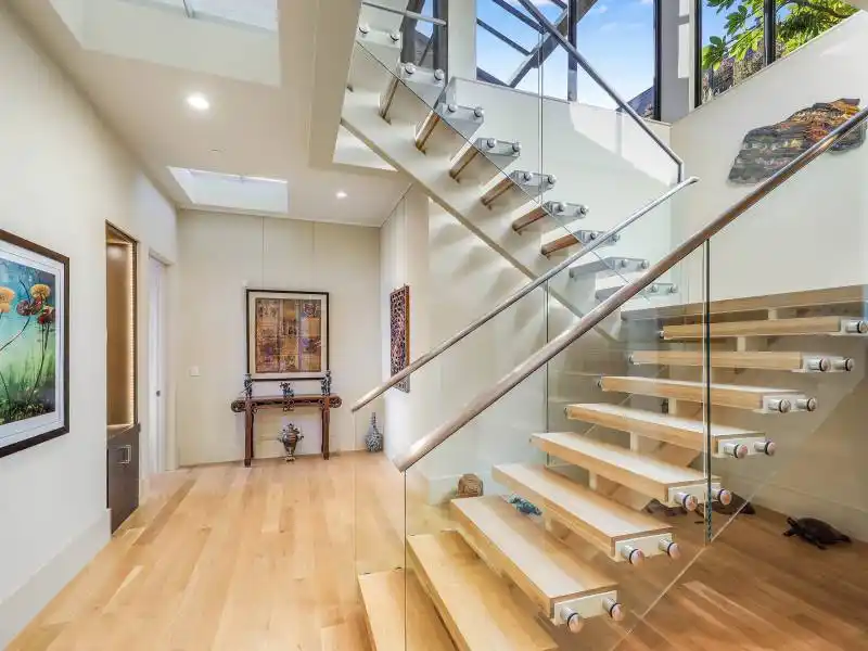 STATE OF THE ART CONTEMPORARY RETREAT WITH WORLD CLASS VIEWS – image 14