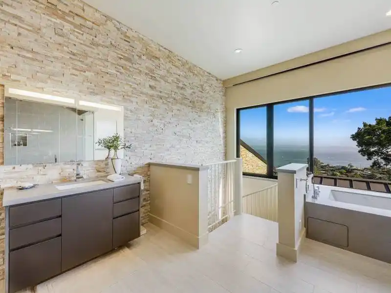 STATE OF THE ART CONTEMPORARY RETREAT WITH WORLD CLASS VIEWS – image 17
