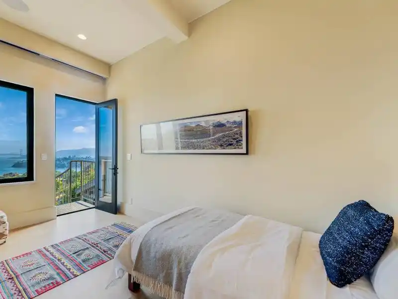 STATE OF THE ART CONTEMPORARY RETREAT WITH WORLD CLASS VIEWS – image 20