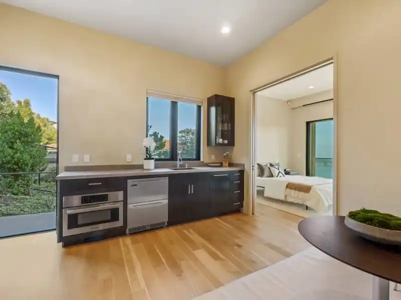 STATE OF THE ART CONTEMPORARY RETREAT WITH WORLD CLASS VIEWS – image 21