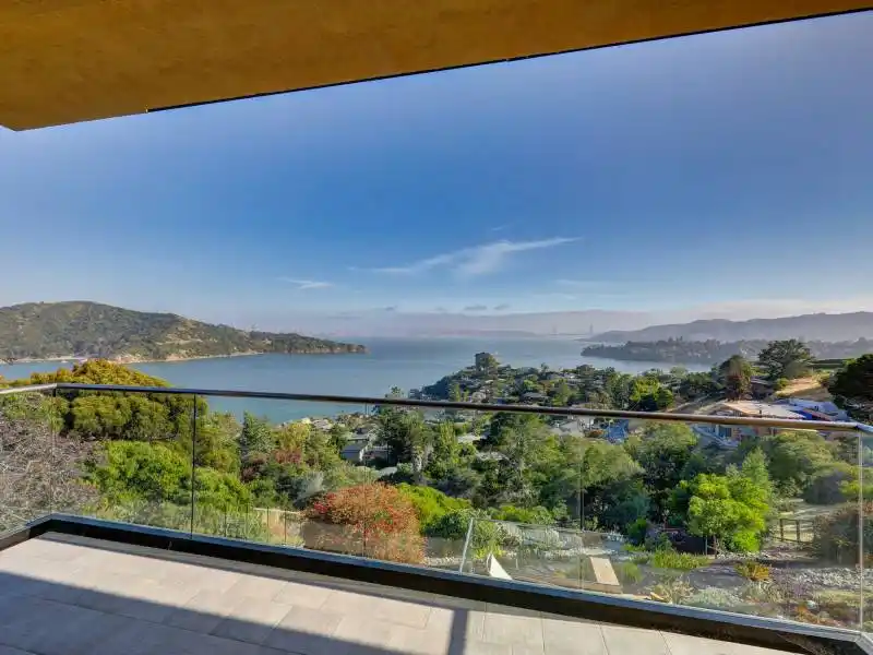 STATE OF THE ART CONTEMPORARY RETREAT WITH WORLD CLASS VIEWS – image 23