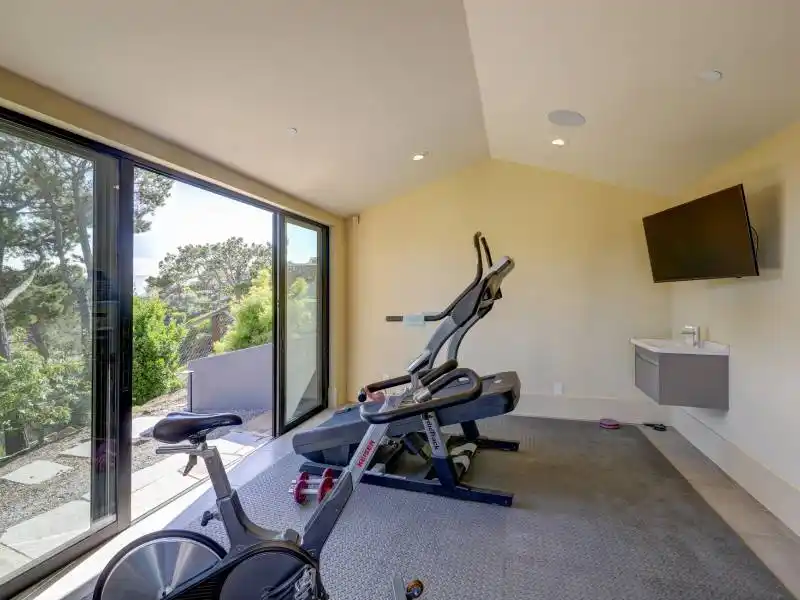 STATE OF THE ART CONTEMPORARY RETREAT WITH WORLD CLASS VIEWS – image 27