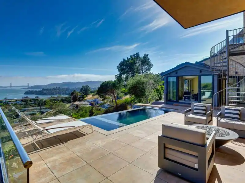 STATE OF THE ART CONTEMPORARY RETREAT WITH WORLD CLASS VIEWS – image 28