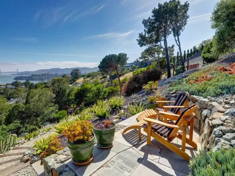 STATE OF THE ART CONTEMPORARY RETREAT WITH WORLD CLASS VIEWS – image 29